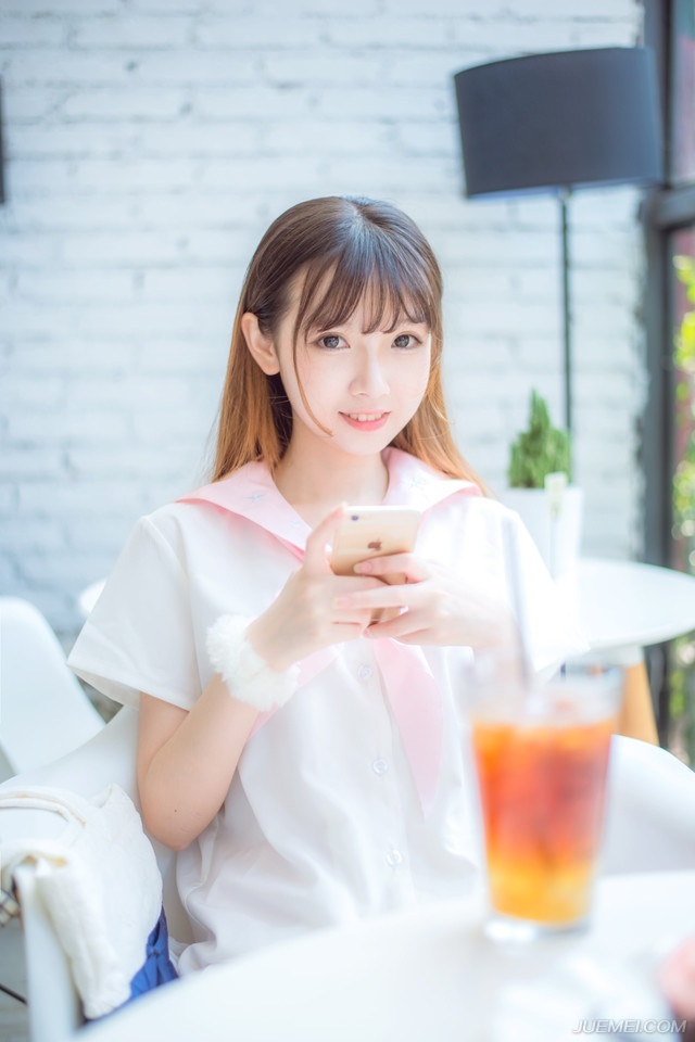 当众人警惕的来到营寨的时候，看着围在原本存放王印的房舍之外，一圈圈横七竖八的尸体以各种姿势倒在地上的时候，还是吃了一惊，不是因为死人，而是因为众人经过确认之后，这留在营寨里的四百人，竟然没有一个活口。